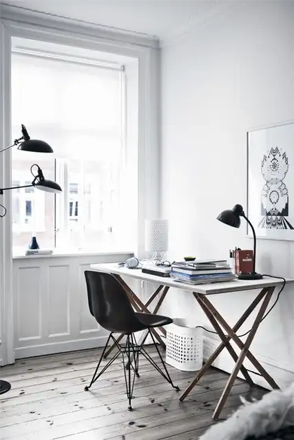 Пластиковый стул Eames для письменного стола