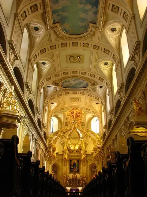 768px-Notre-Dame_de_Quebec,_interieur