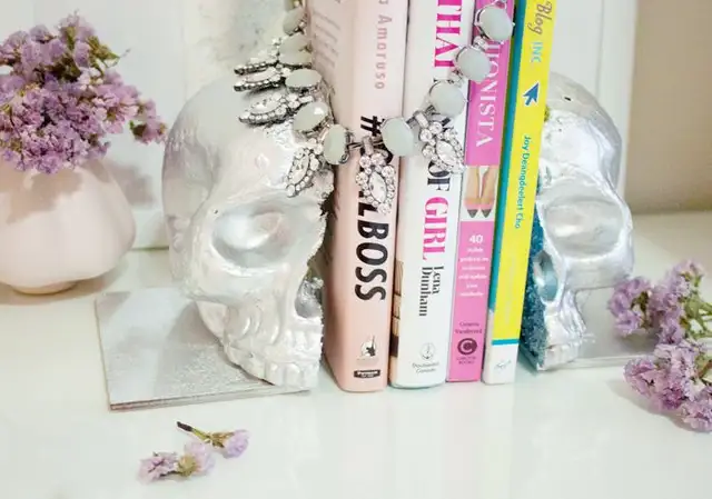 Подставки для книг с черепами