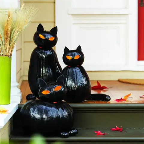 Тыквы с черными кошками