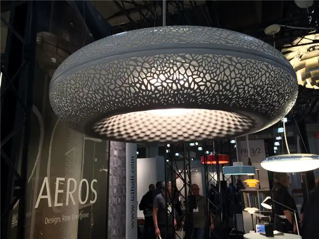 Подвесной светильник Aeros, представленный компанией Louis Poulsen