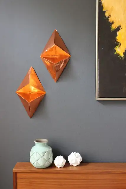 Стена галереи искусства оригами
