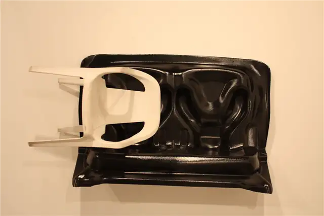 Настенная скульптура Zero gallery chair