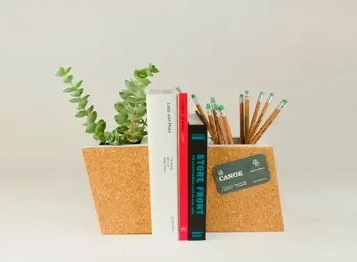 Подставки для книг из пробки