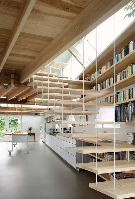 House-maxwan-architects-staircase-home-library
