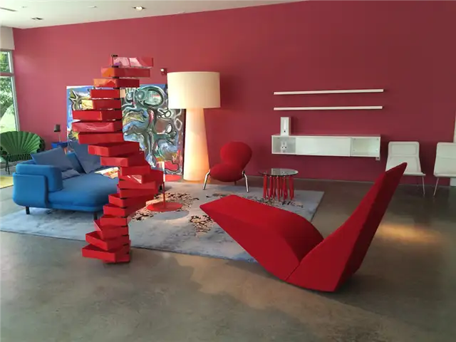 Вращающийся шкаф и птица Cappellini