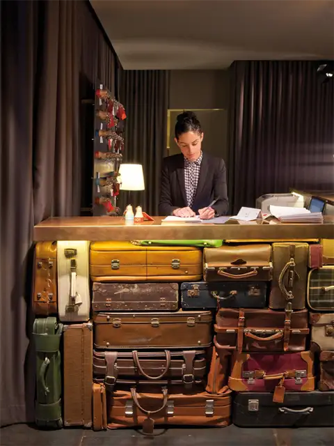 Chic-Basic-Hotel-by-Lagranja-Suitcase-reception