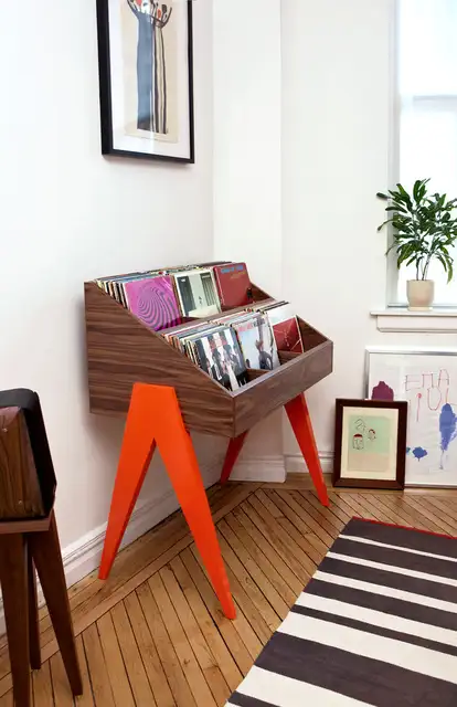 Atocha-Design-Orange-Stand-living