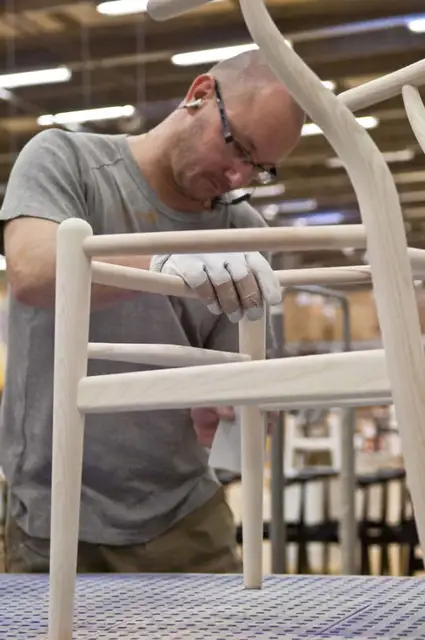 Decon-Wishbone-Chair-Carl-Hansen-sanding