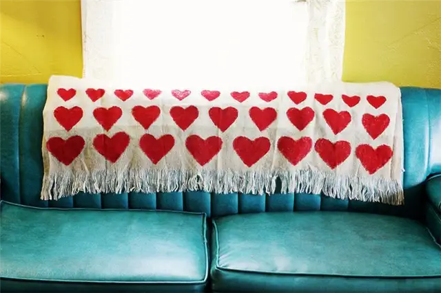 heart-blanket-diy