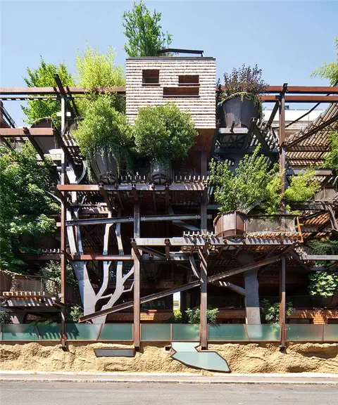 urban-treehouse-terrace-and-pond