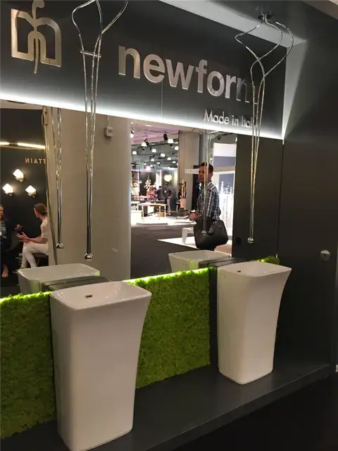 newform-bahtroom-collection-with-green-grass-wall
