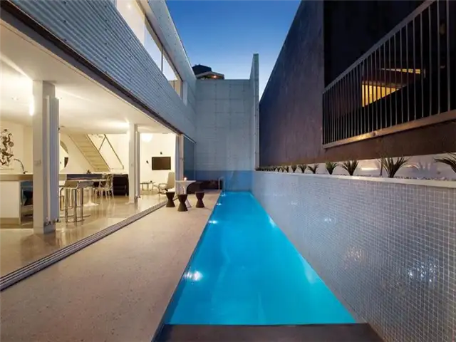pamela-anderson-home-in-melbourne-lap-pool