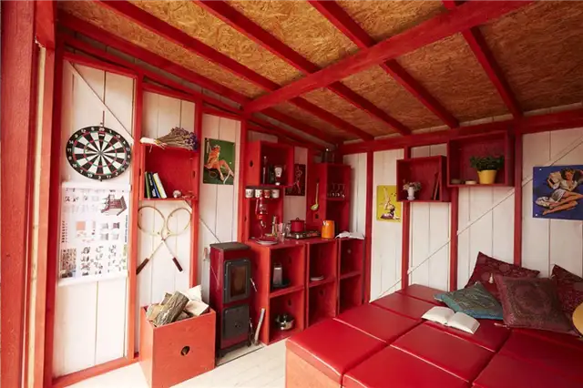 Tiny-House-Build-by-Joshua-Woodsman-Interior-View