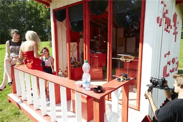 Tiny-House-Build-by-Joshua-Woodsman-Porch