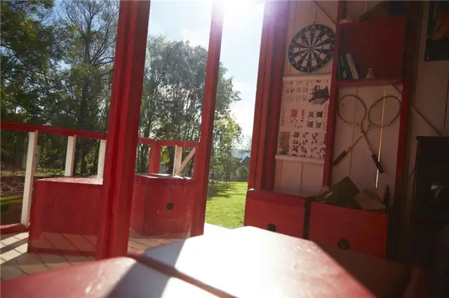 Tiny-House-Build-by-Joshua-Woodsman-Porch-view