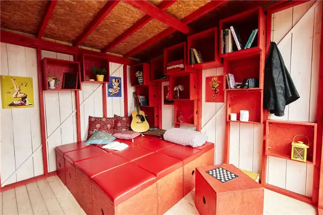 Tiny-House-Build-by-Joshua-Woodsman-Seating