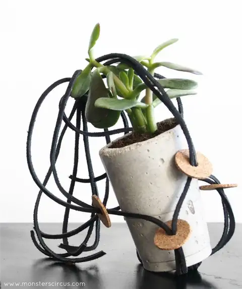 plant-hanger-with-cork