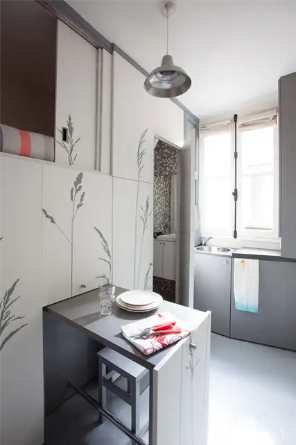 Tiny-Apartment-in-Paris-kitchenette-jpg