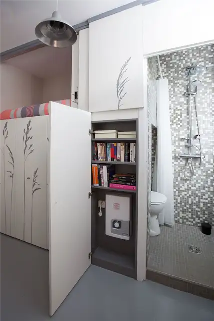 Tiny-Apartment-in-Paris-shallow-storage-area