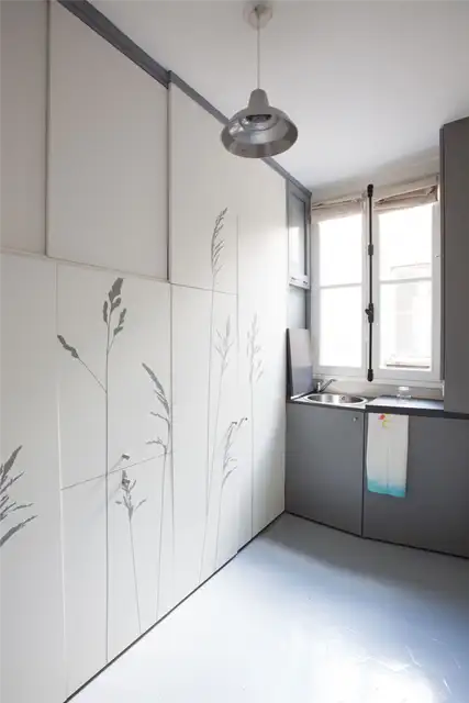 Tiny-Apartment-in-Paris-fold-up-countertop