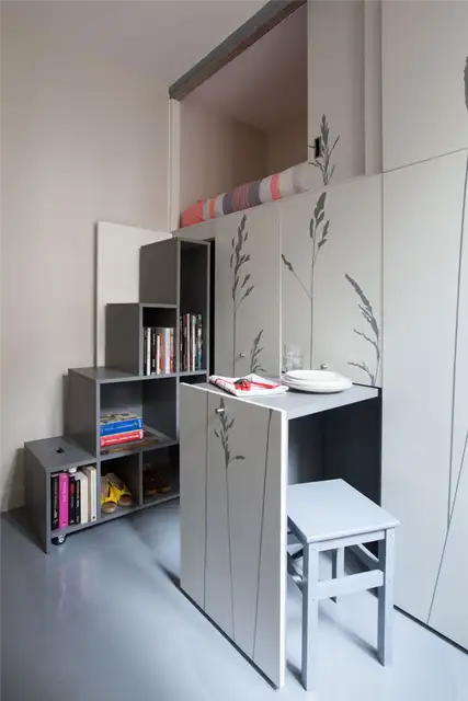 Tiny-Apartment-in-Paris-pull-out-table