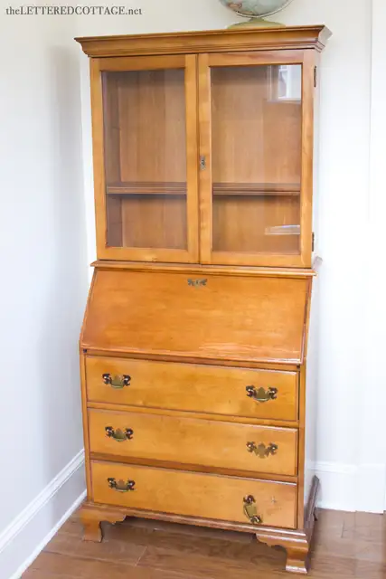 Lettered_Cottage_Secretary