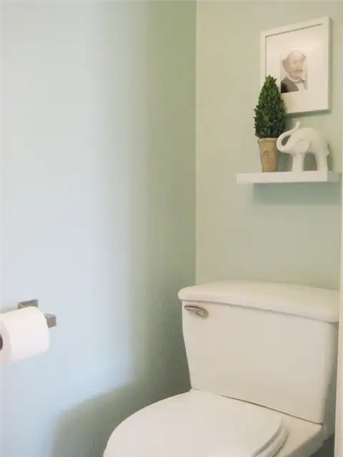 tiny-bathroom-makeover-after1