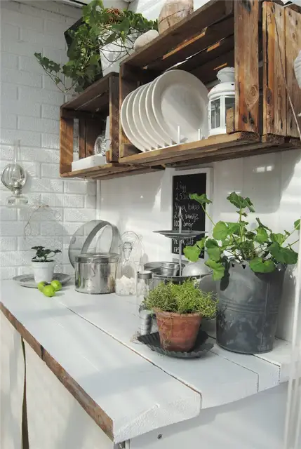 be-creative-and-recycle-when-you-built-and-outdoor-kitchen