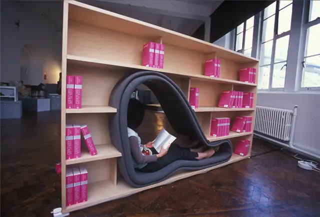 Книжный шкаф в пещере