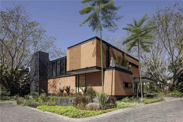 Casa Mao от Di Frenna Arquitectos вид сбоку