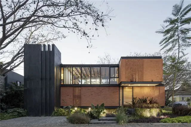 Casa Mao от Di Frenna Arquitectos вид сзади