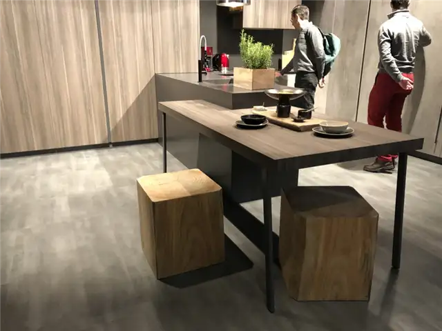 Кухонный остров с местом для сидения