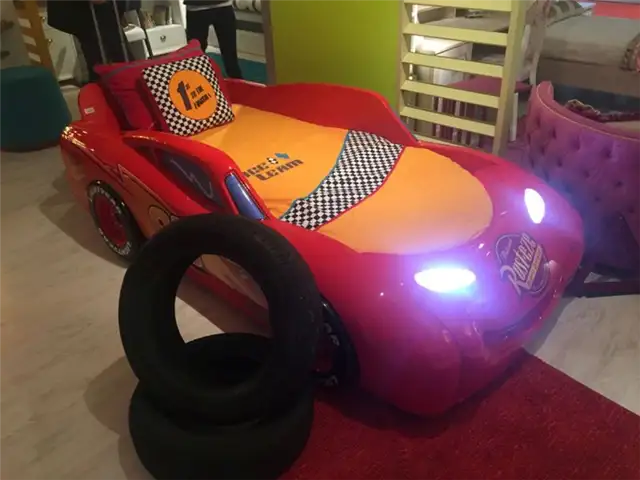 Тематическая кровать с гоночным автомобилем