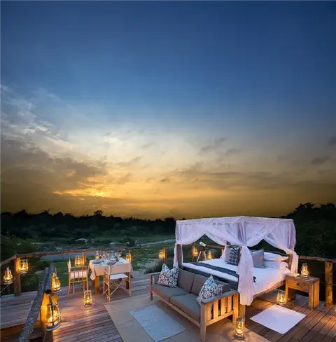 Спальня на открытом воздухе в домиках на деревьях заповедника Lion Sands Game Reserve