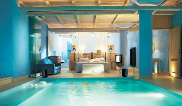 Hotal-Pool-Gorgeous-Blue-Bedroom-Design