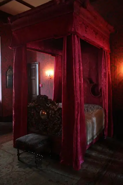 красная спальня