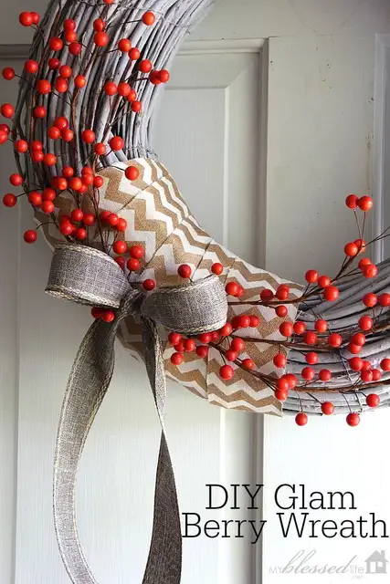 DIY (своими руками) Weathered Glam Berry Wreath