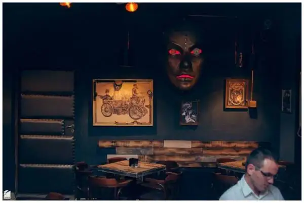 Joben_Bistro_Interior_Design_Cluj_Black_Wall