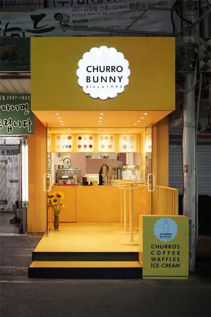 Желтая кофейня Churro Bunny Seoul Coffee shop