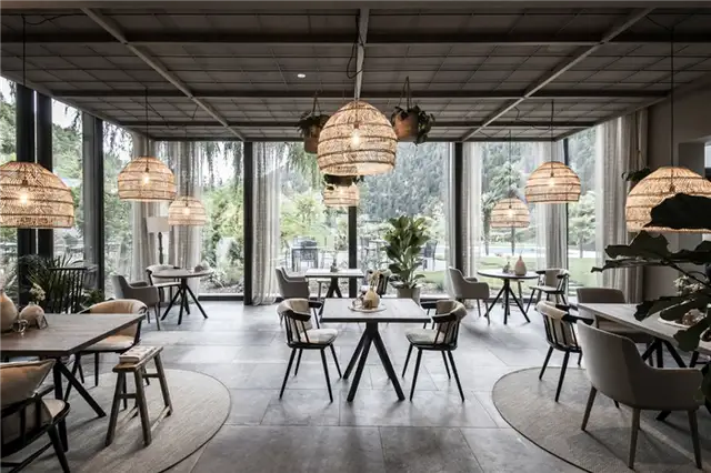 Apfelhotel Torgglerhof в Италии от noa network of architecture - светильники