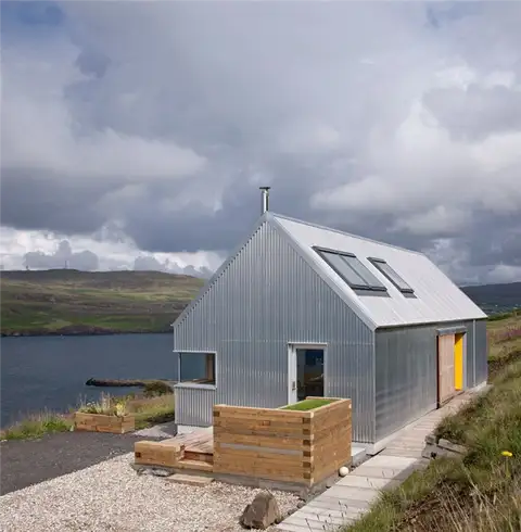Вид спереди на дом Tinhouse by Rural Design