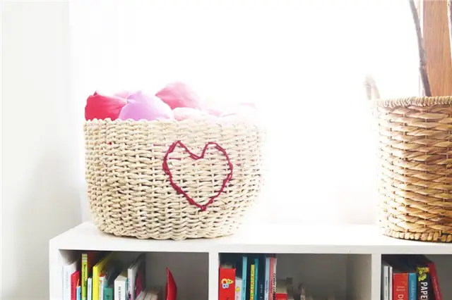 DIY (своими руками) корзина с сердечками для Дня святого Валентина