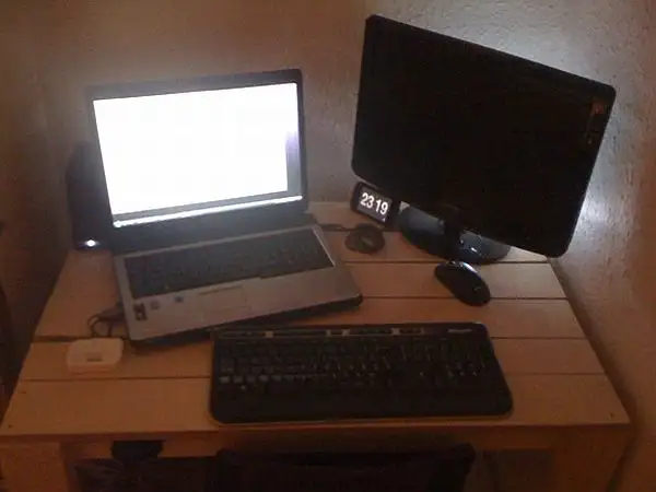 simple-diy-desk-and-cheap