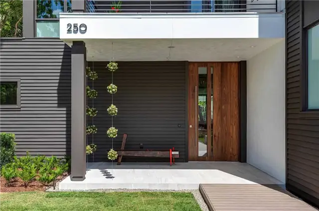 Современный дом во Флориде от Michael Wenrich Architects - патио и камин