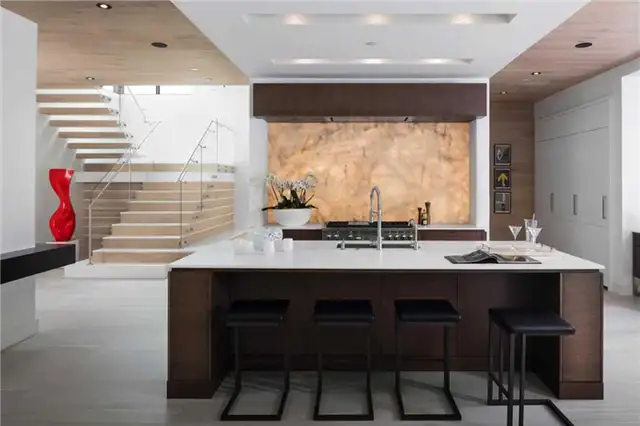 Современный дом во Флориде от Michael Wenrich Architects - современная кухня с открытым пространством