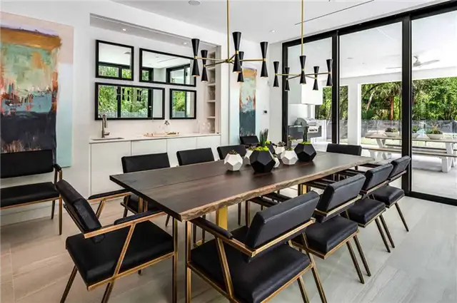 Современный дом во Флориде от Michael Wenrich Architects - декор столовой