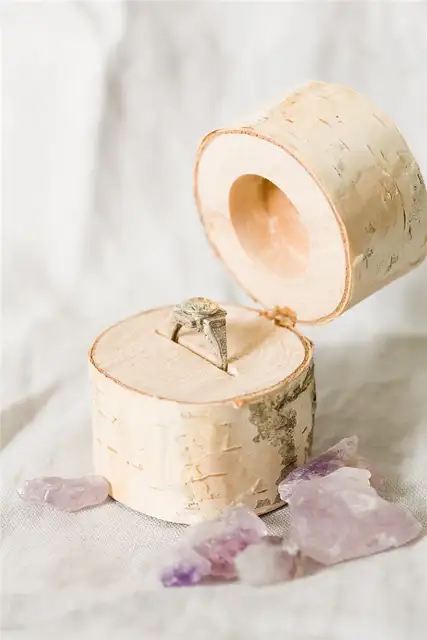 Коробочка для колец из березового полена