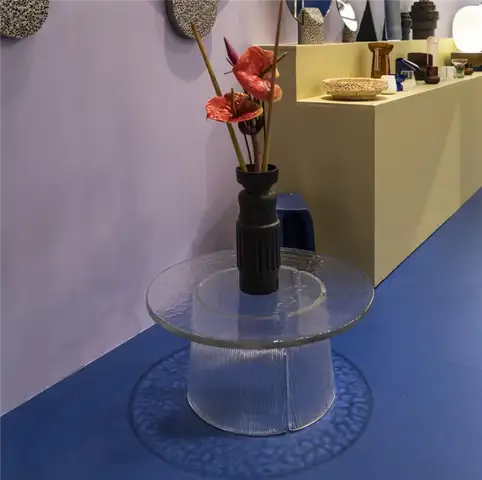 Гнутый приставной столик от Pulpo