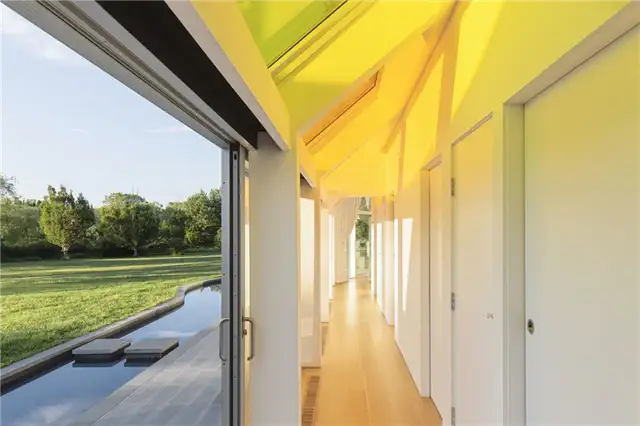 Long Island Cocoon House - прихожая